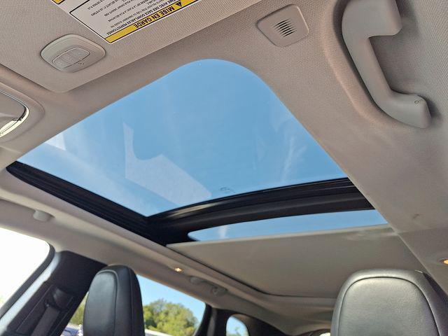 Photo of 2019 Bright White Clearcoat Jeep Cherokee