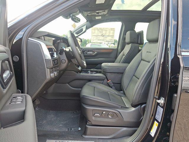 Photo of 2025 Onyx Black GMC Yukon XL