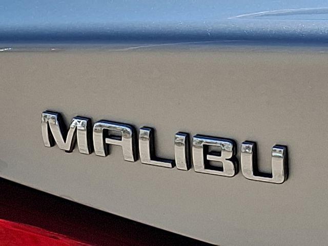 Photo of 2018 Silver Ice Metallic Chevrolet Malibu