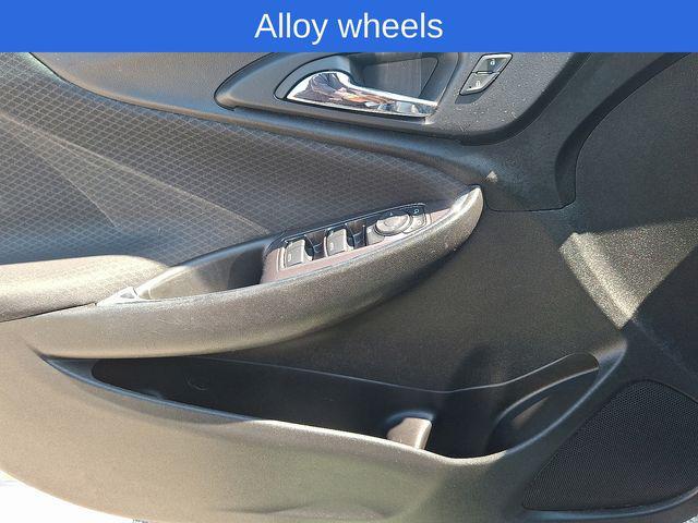 Photo of 2018 Silver Ice Metallic Chevrolet Malibu