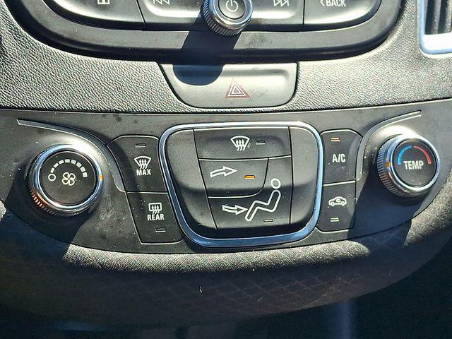 Photo of 2018 Silver Ice Metallic Chevrolet Malibu