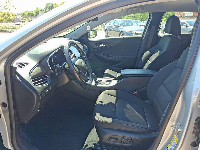 Photo of 2018 Silver Ice Metallic Chevrolet Malibu