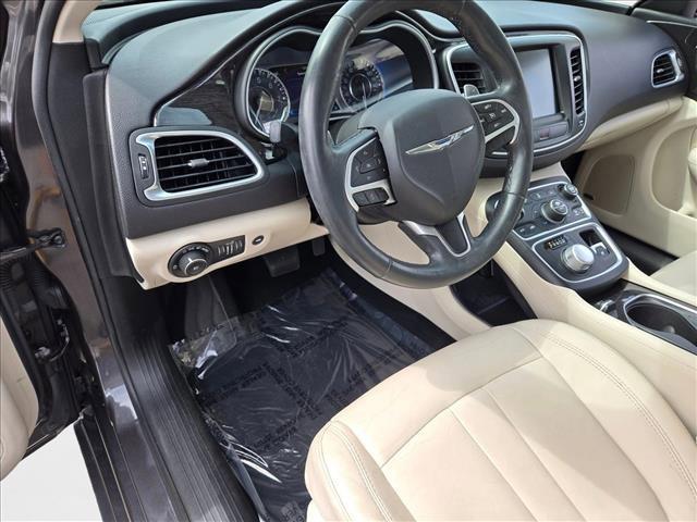 Photo of 2015 Granite Crystal Metallic Clearcoat Chrysler 200