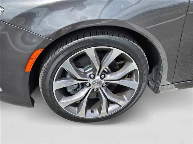 Photo of 2015 Granite Crystal Metallic Clearcoat Chrysler 200