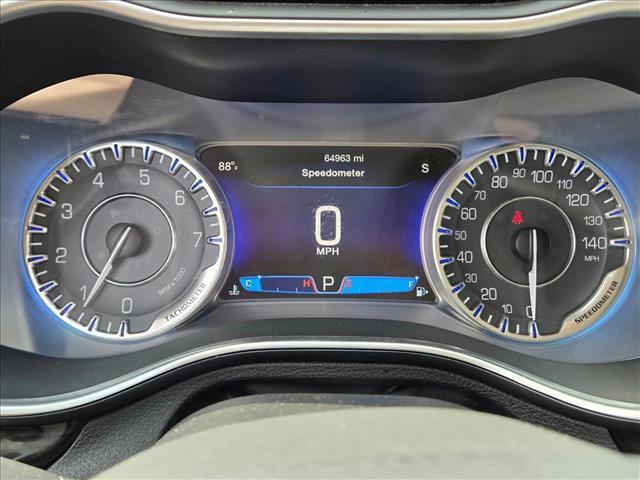 Photo of 2015 Granite Crystal Metallic Clearcoat Chrysler 200