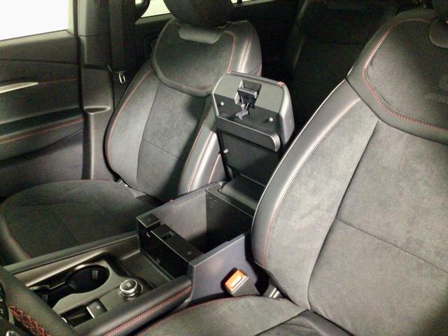 Photo of 2025 Star White Metallic Tri-Coat Ford Explorer