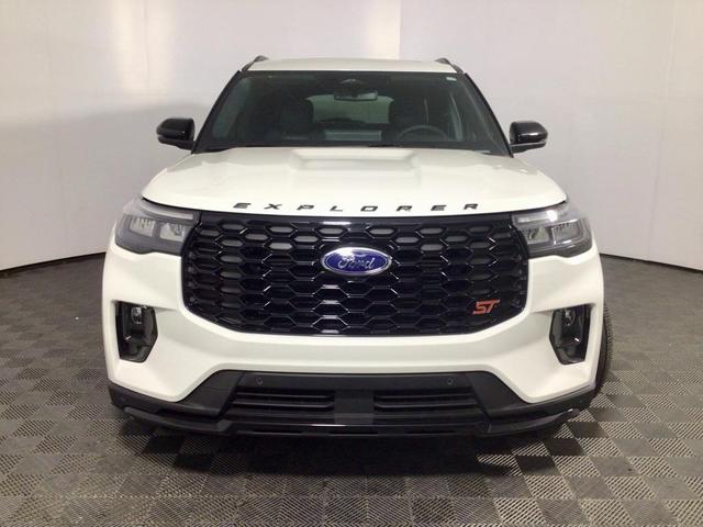Photo of 2025 Star White Metallic Tri-Coat Ford Explorer