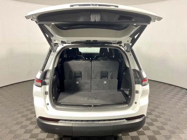 Photo of 2021 Bright White Clearcoat Jeep Grand Cherokee L