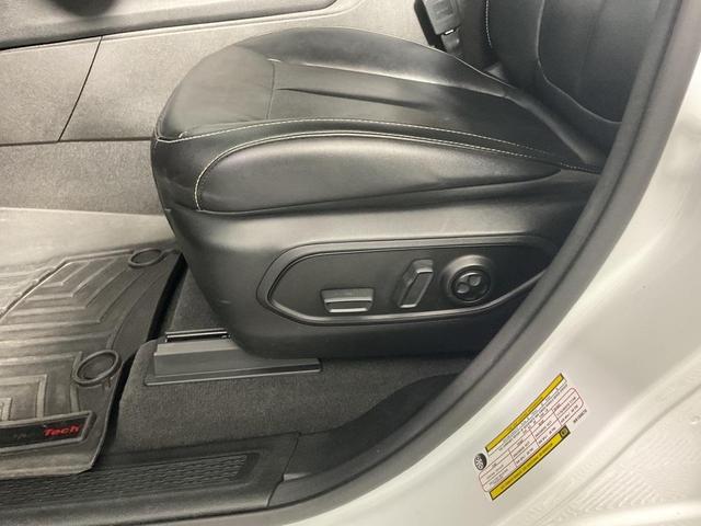 Photo of 2021 Bright White Clearcoat Jeep Grand Cherokee L