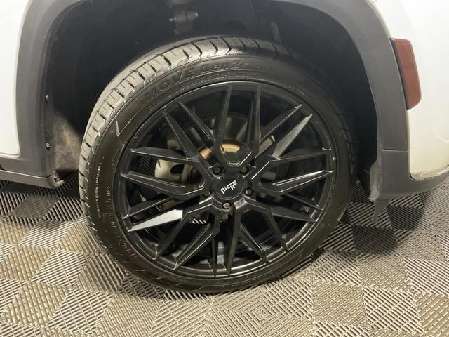 Photo of 2021 Bright White Clearcoat Jeep Grand Cherokee L