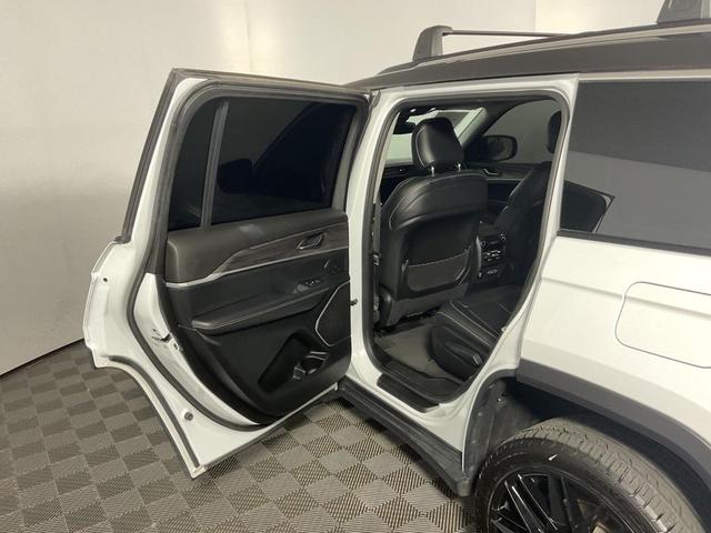 Photo of 2021 Bright White Clearcoat Jeep Grand Cherokee L