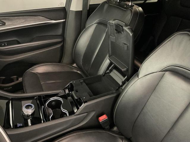 Photo of 2021 Bright White Clearcoat Jeep Grand Cherokee L