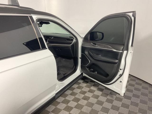Photo of 2021 Bright White Clearcoat Jeep Grand Cherokee L