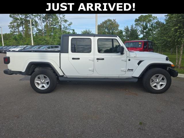Photo of 2023 Bright White Clearcoat Jeep Gladiator