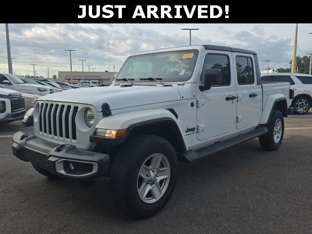 Photo of 2023 Bright White Clearcoat Jeep Gladiator