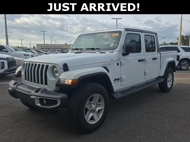 Photo of 2023 Bright White Clearcoat Jeep Gladiator