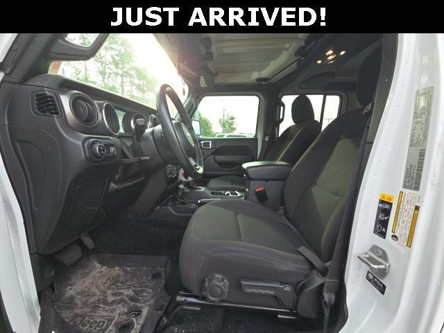 Photo of 2023 Bright White Clearcoat Jeep Gladiator