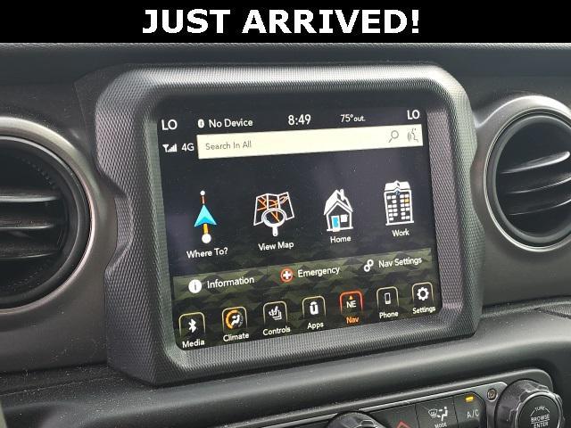 Photo of 2023 Bright White Clearcoat Jeep Gladiator