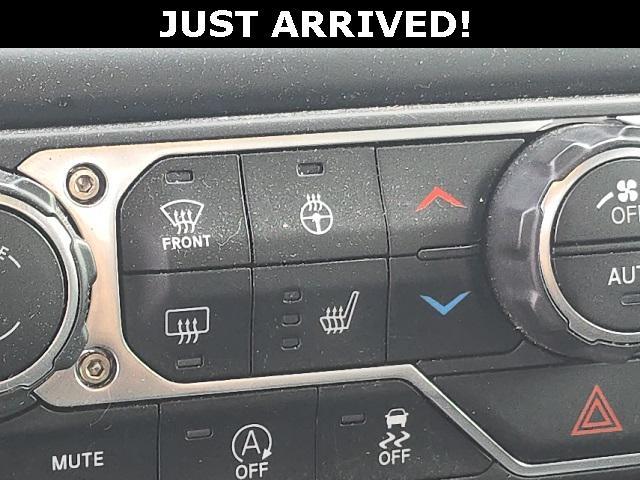 Photo of 2023 Bright White Clearcoat Jeep Gladiator