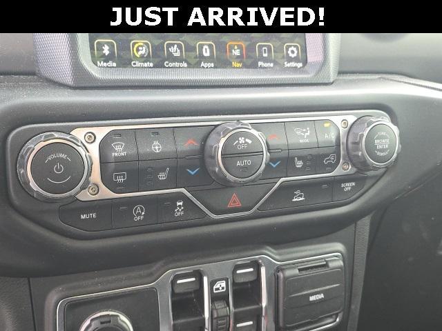 Photo of 2023 Bright White Clearcoat Jeep Gladiator