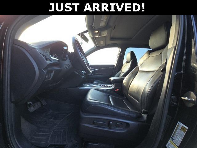 Photo of 2016 Crystal Black Pearl Acura MDX