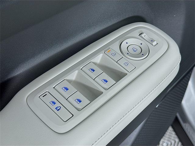 Photo of 2025 Shimmering Silver Hyundai SANTA FE HEV