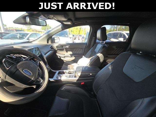 Photo of 2022 Carbonized Gray Metallic Ford Edge