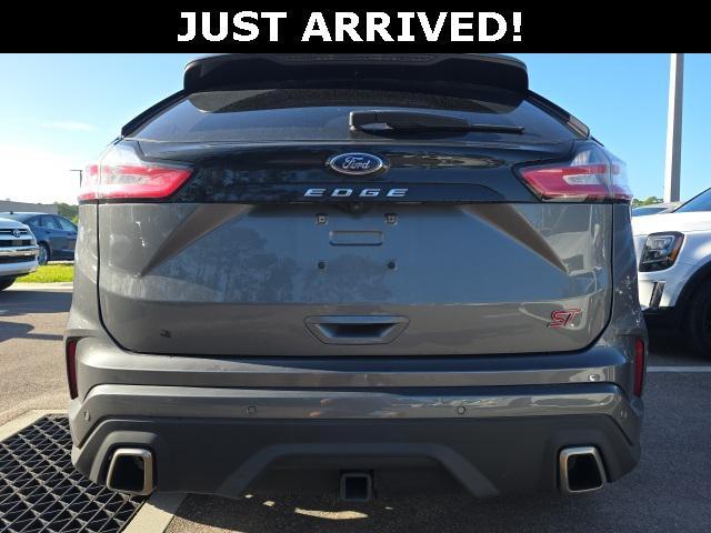Photo of 2022 Carbonized Gray Metallic Ford Edge