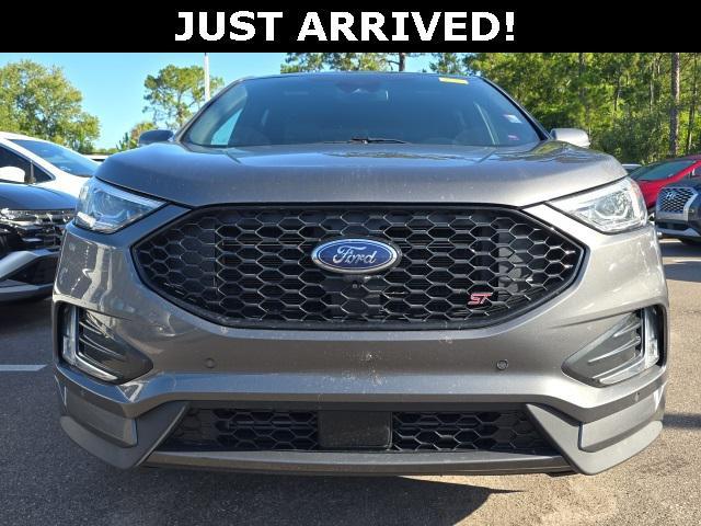 Photo of 2022 Carbonized Gray Metallic Ford Edge