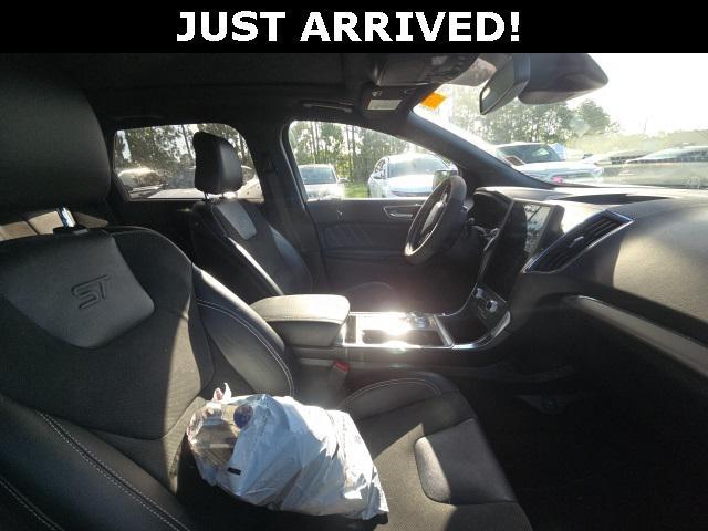 Photo of 2022 Carbonized Gray Metallic Ford Edge