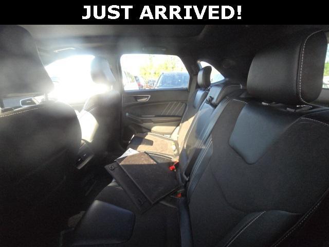 Photo of 2022 Carbonized Gray Metallic Ford Edge