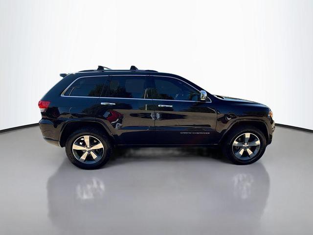 Photo of 2016 Brilliant Black Crystal Pearlcoat Jeep Grand Cherokee