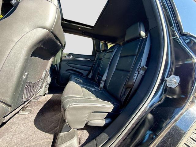 Photo of 2016 Brilliant Black Crystal Pearlcoat Jeep Grand Cherokee