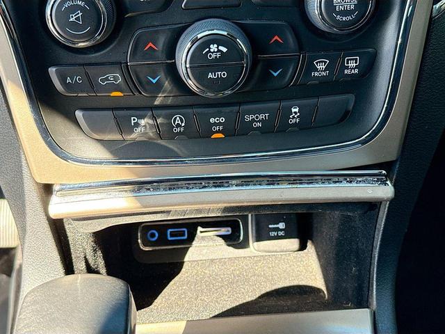 Photo of 2016 Brilliant Black Crystal Pearlcoat Jeep Grand Cherokee