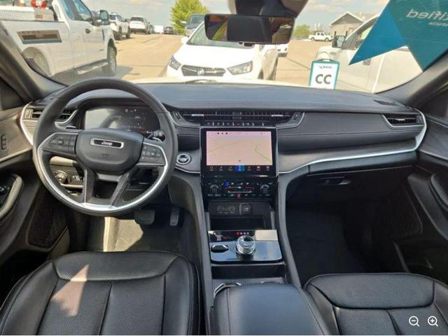 Photo of 2024 Bright White Clearcoat Jeep Grand Cherokee L