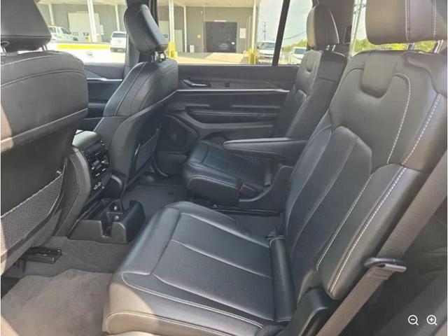 Photo of 2024 Bright White Clearcoat Jeep Grand Cherokee L