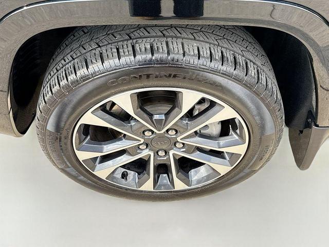 Photo of 2021 Diamond Black Crystal Pearlcoat Jeep Grand Cherokee L