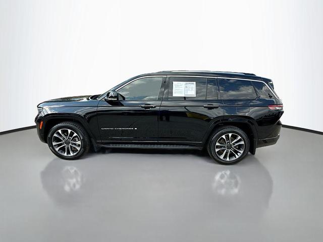 Photo of 2021 Diamond Black Crystal Pearlcoat Jeep Grand Cherokee L
