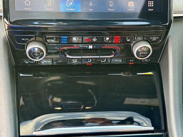 Photo of 2021 Diamond Black Crystal Pearlcoat Jeep Grand Cherokee L