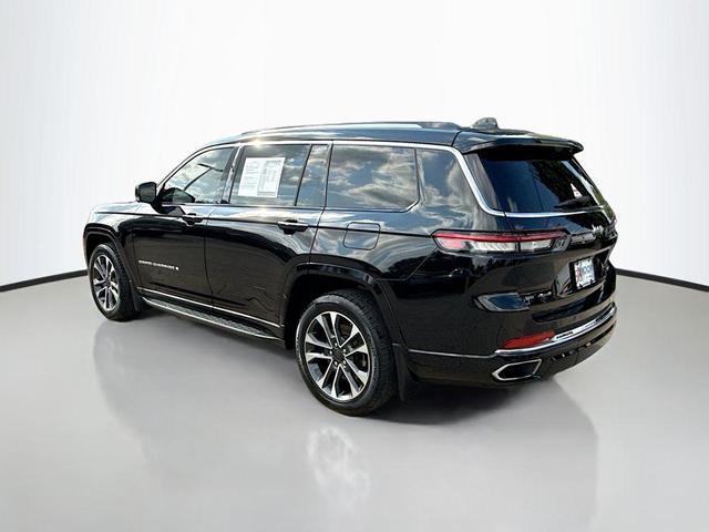 Photo of 2021 Diamond Black Crystal Pearlcoat Jeep Grand Cherokee L