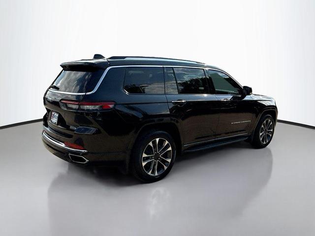 Photo of 2021 Diamond Black Crystal Pearlcoat Jeep Grand Cherokee L