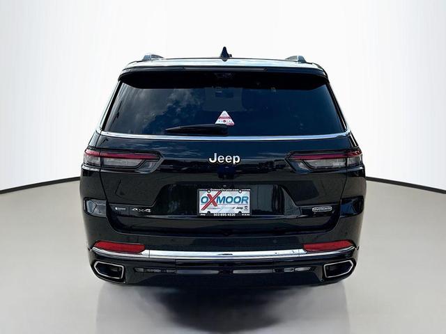 Photo of 2021 Diamond Black Crystal Pearlcoat Jeep Grand Cherokee L