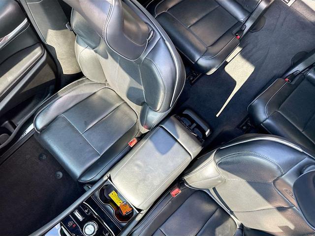 Photo of 2021 Diamond Black Crystal Pearlcoat Jeep Grand Cherokee L
