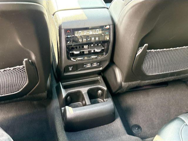 Photo of 2021 Diamond Black Crystal Pearlcoat Jeep Grand Cherokee L