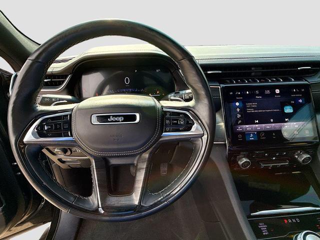 Photo of 2021 Diamond Black Crystal Pearlcoat Jeep Grand Cherokee L