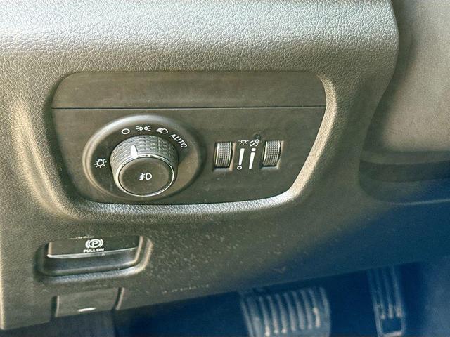 Photo of 2021 Diamond Black Crystal Pearlcoat Jeep Grand Cherokee L
