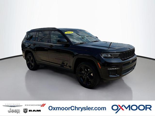 Photo of 2024 Diamond Black Crystal Pearlcoat Jeep Grand Cherokee L