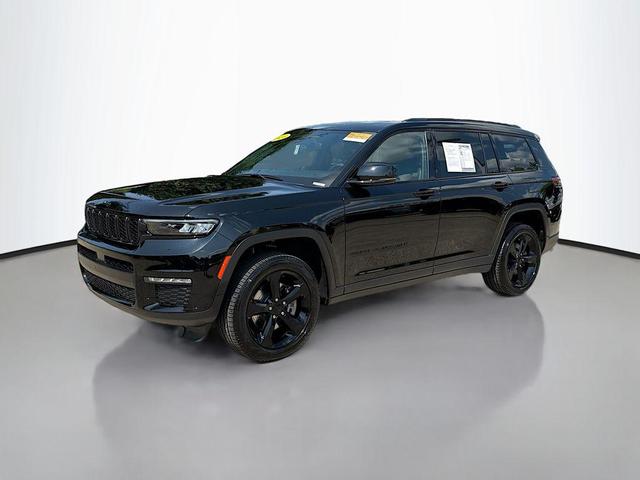 Photo of 2024 Diamond Black Crystal Pearlcoat Jeep Grand Cherokee L