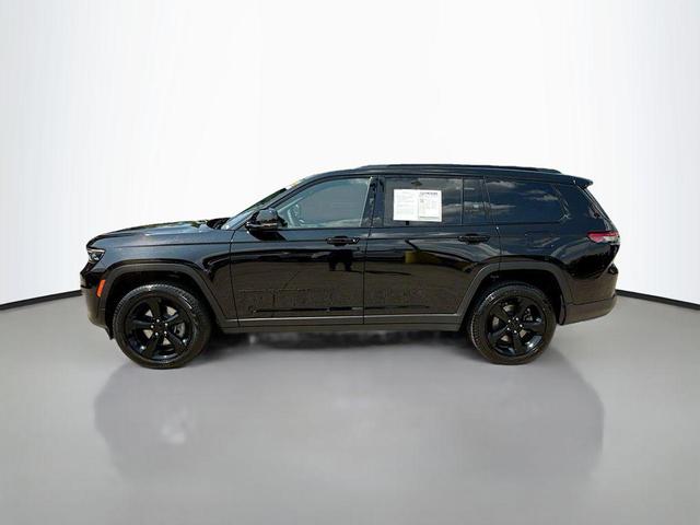 Photo of 2024 Diamond Black Crystal Pearlcoat Jeep Grand Cherokee L