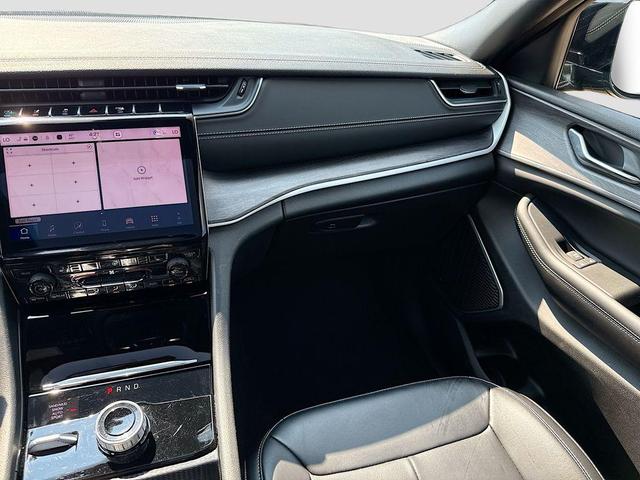 Photo of 2024 Diamond Black Crystal Pearlcoat Jeep Grand Cherokee L